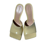 Stretch mule sandal heel