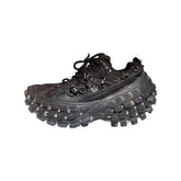 Pierced bouncer sneaker