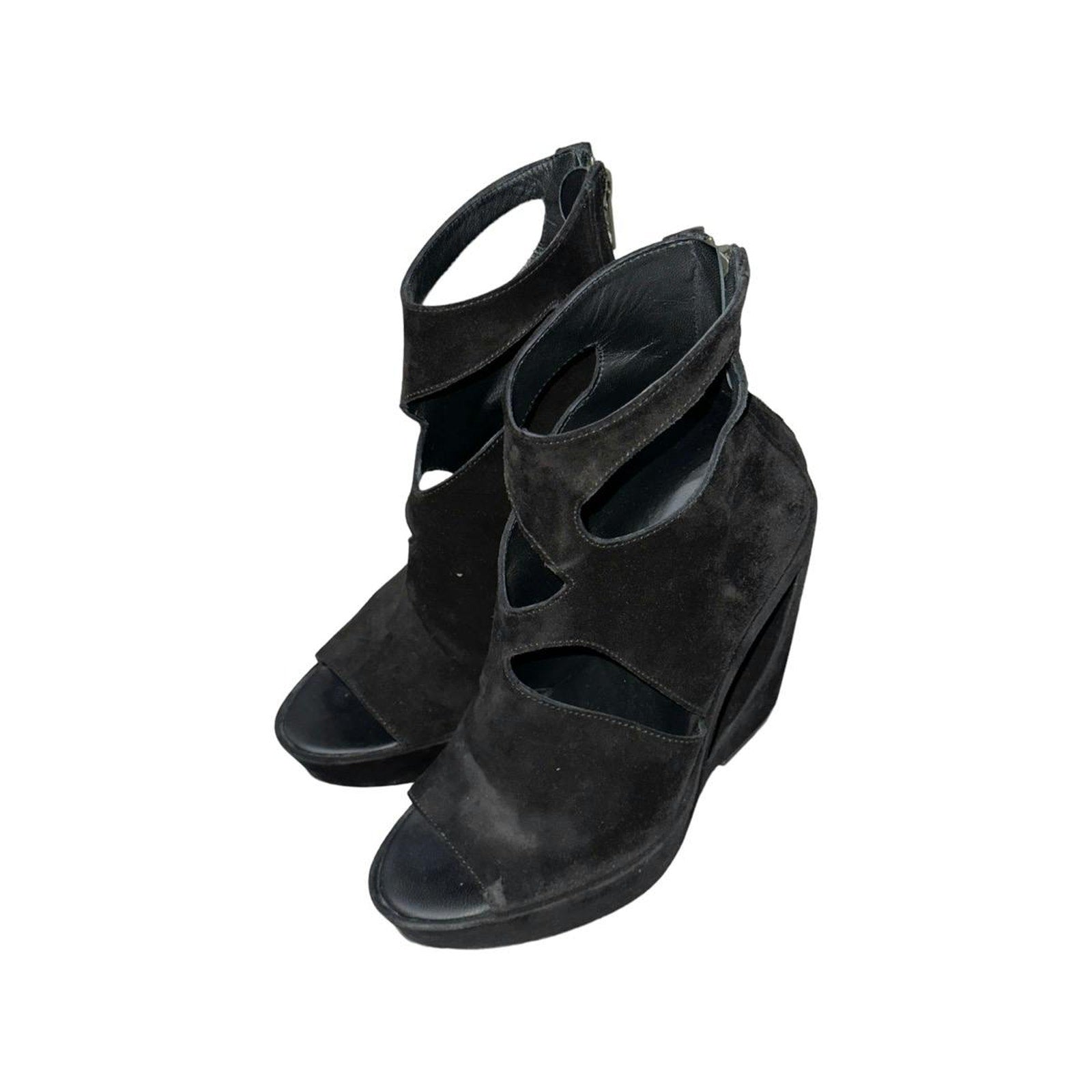 Ann Demeulemeester Sueded cut out heel