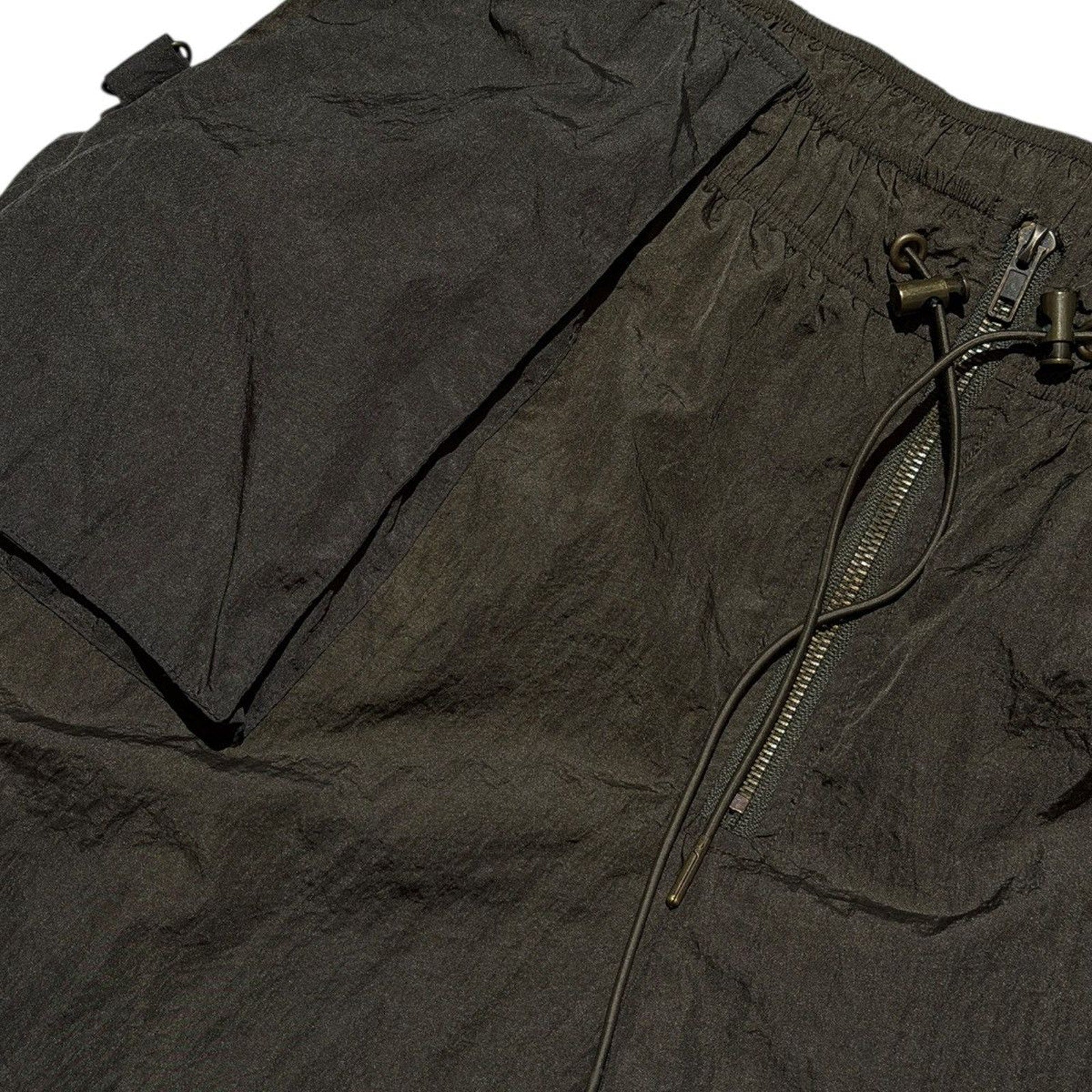 Adjustable waist 6 pocket cargo pant