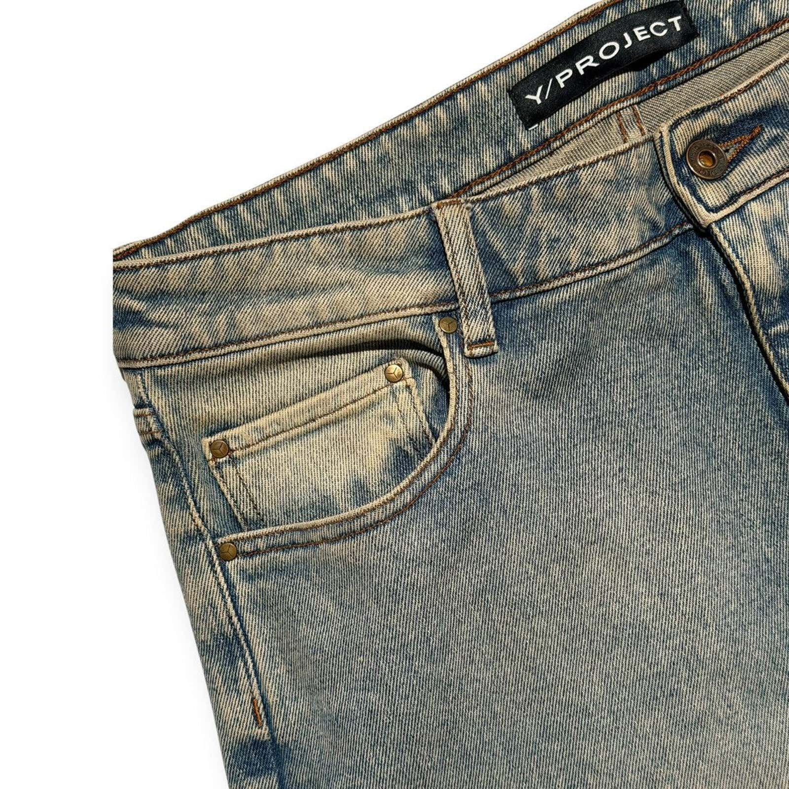 Button leg jeans
