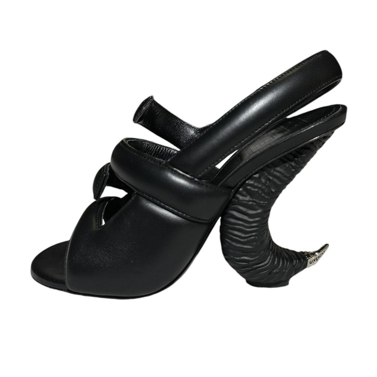 Runway Horn heel