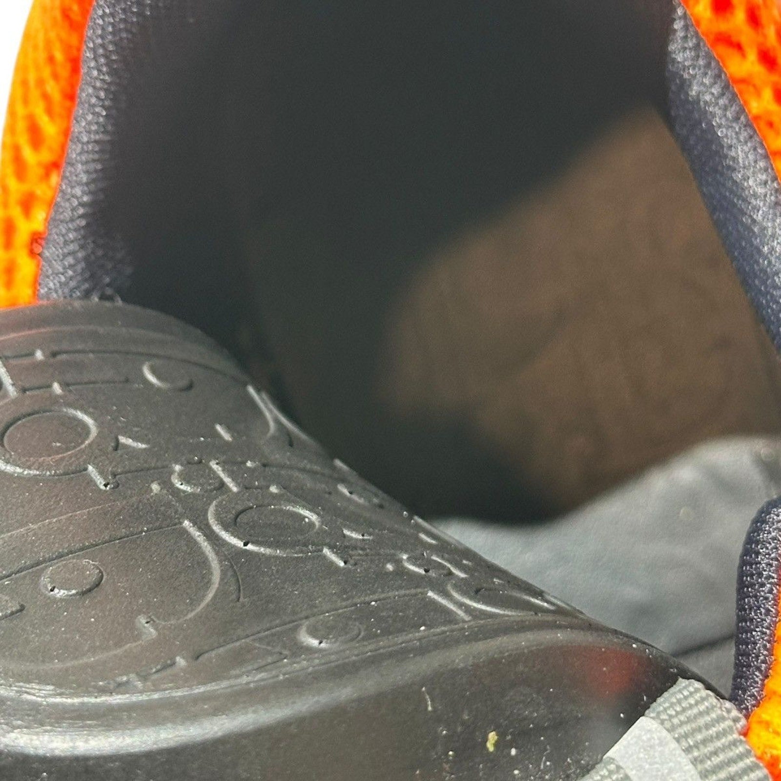B22 runner sneaker green orange