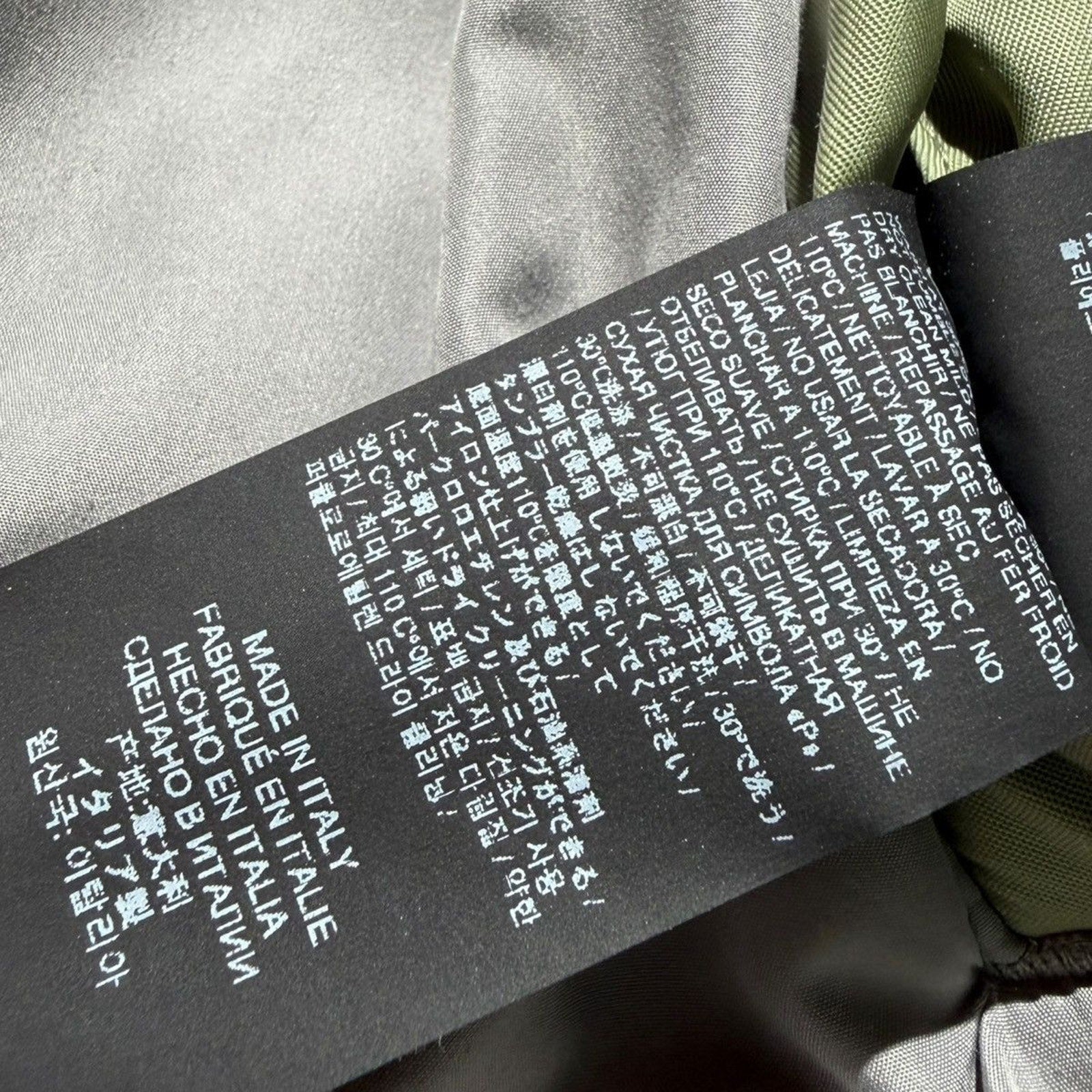 Reversible military zip bomber