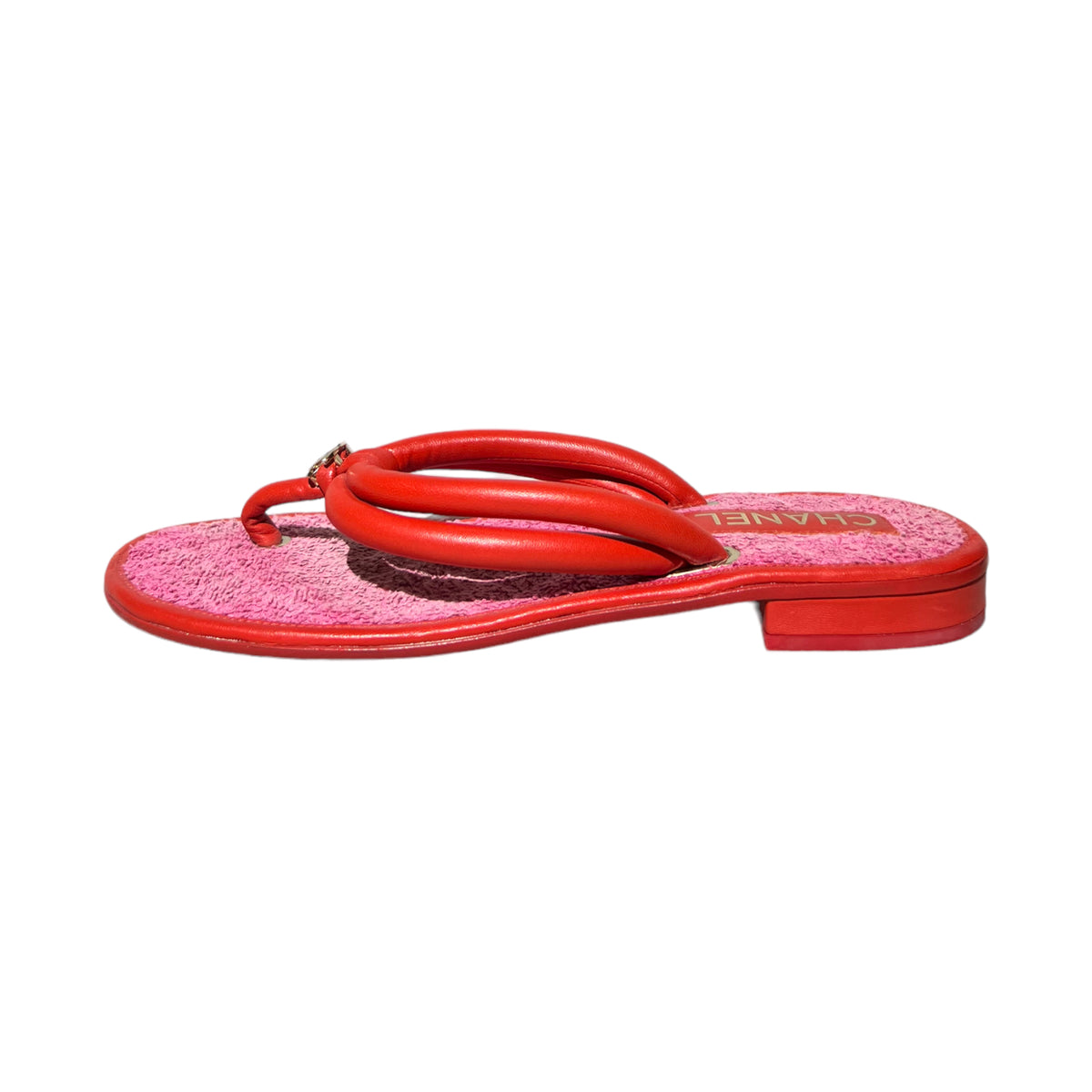 Strap textured logo sandal