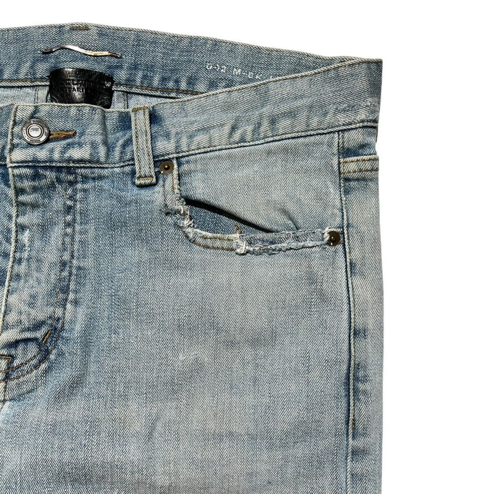 D02 crash distressed denim