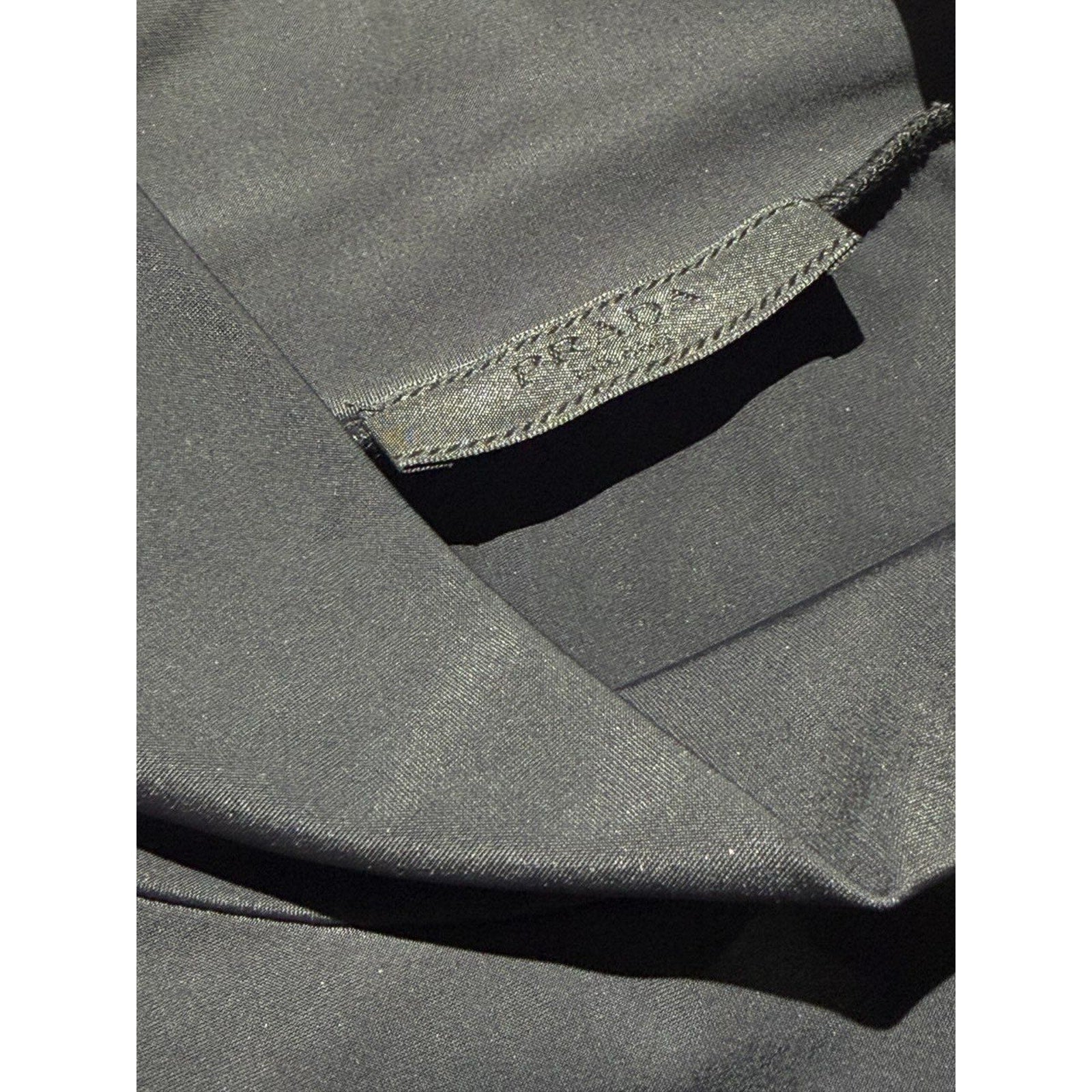 Tech fabric stretch logo neck top
