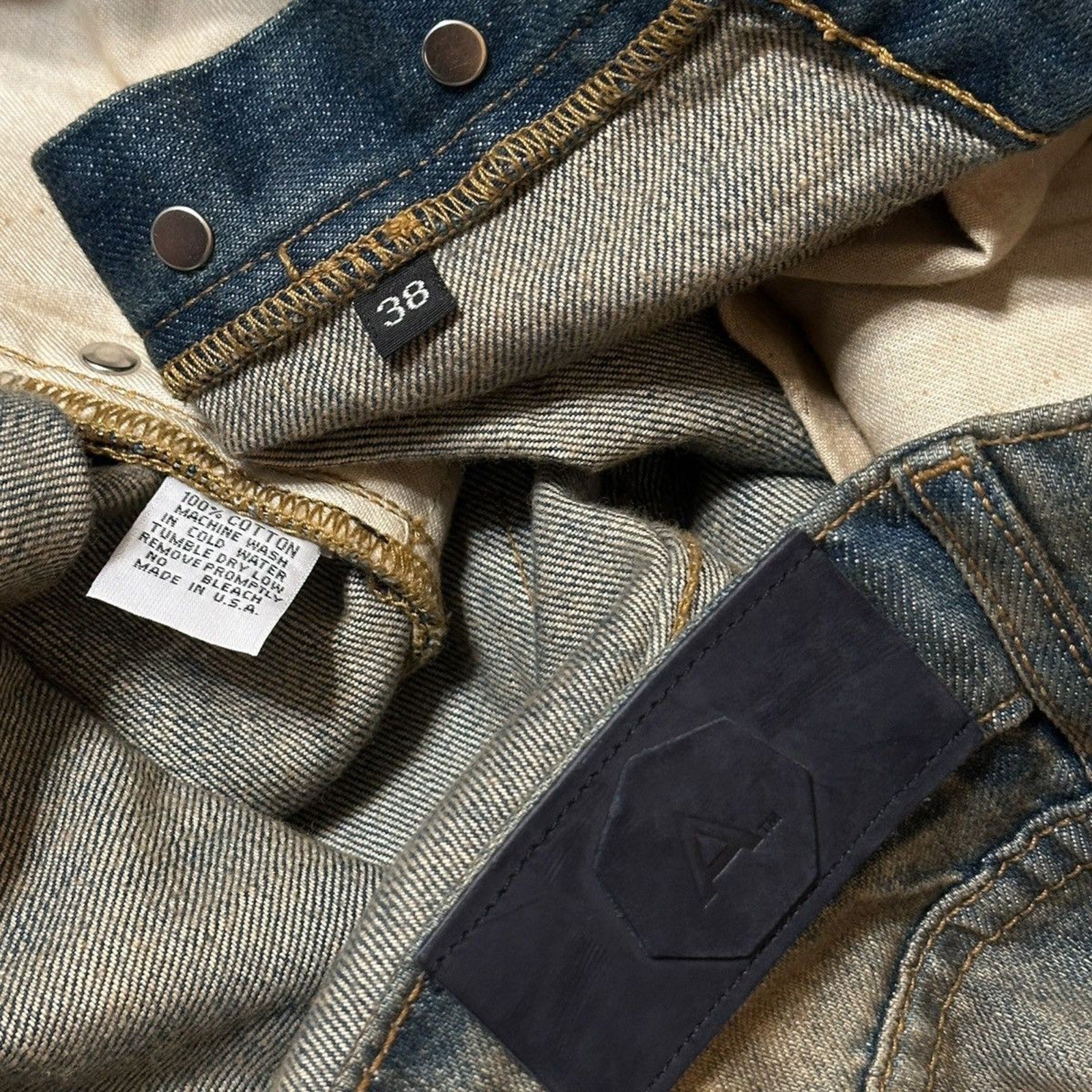 Baggy distressed washed denim