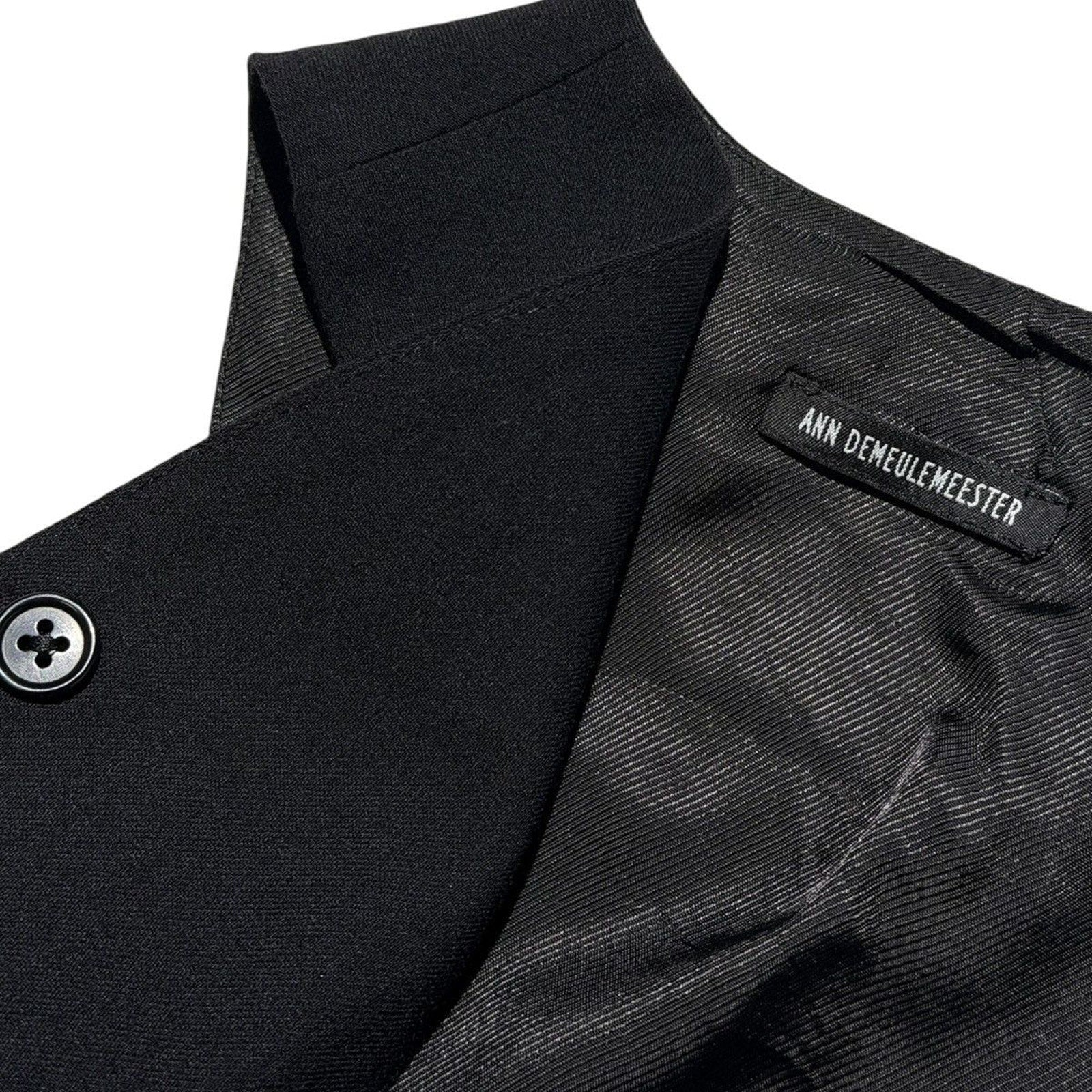 Asymmetric layering vest