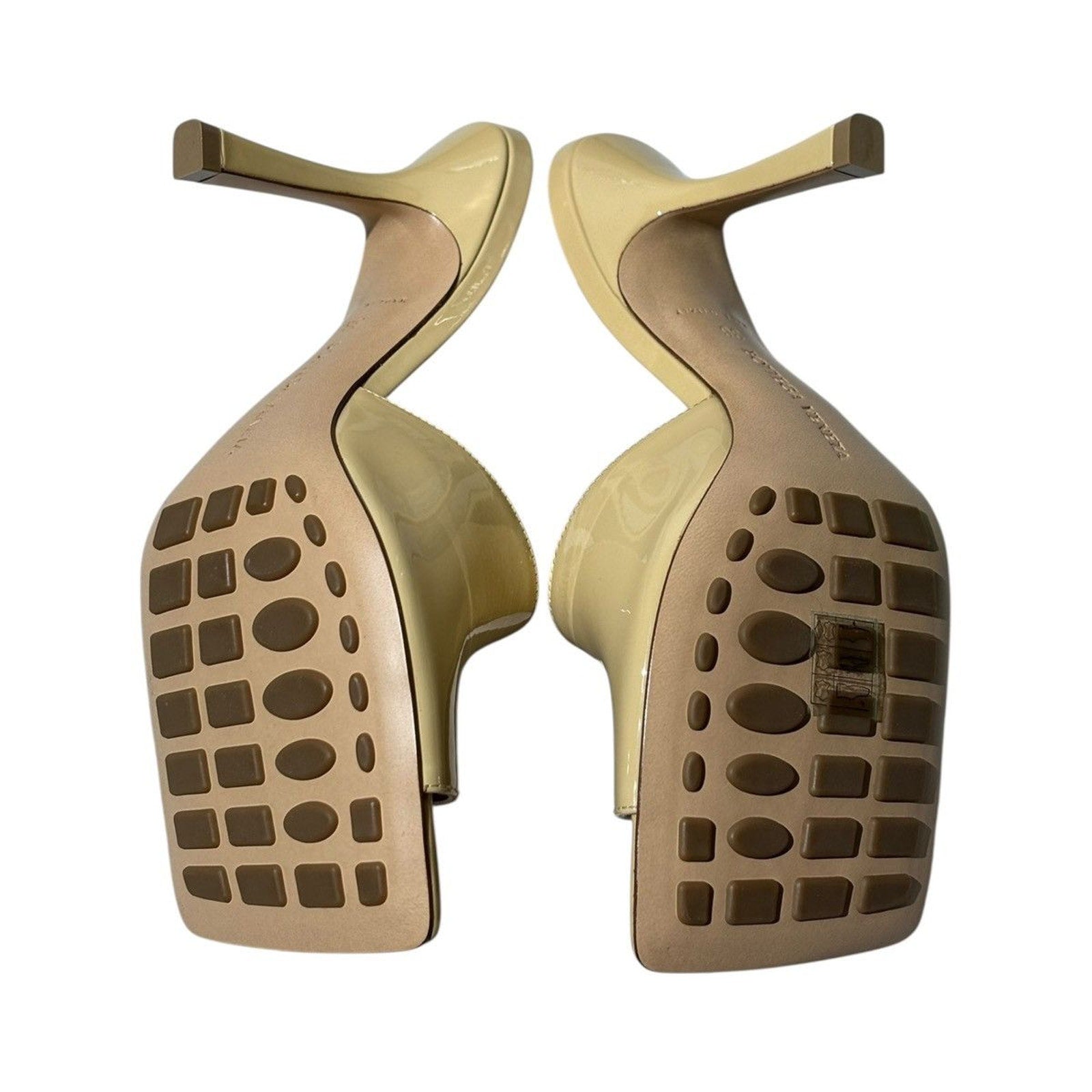 Stretch mule sandal heel