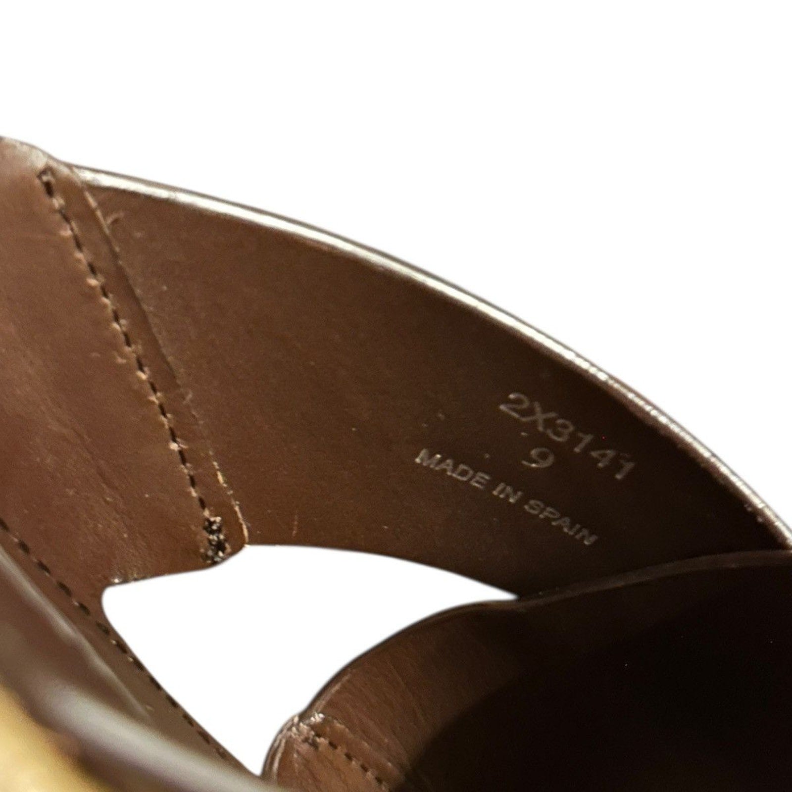 Crisscross raffia leather logo sandal