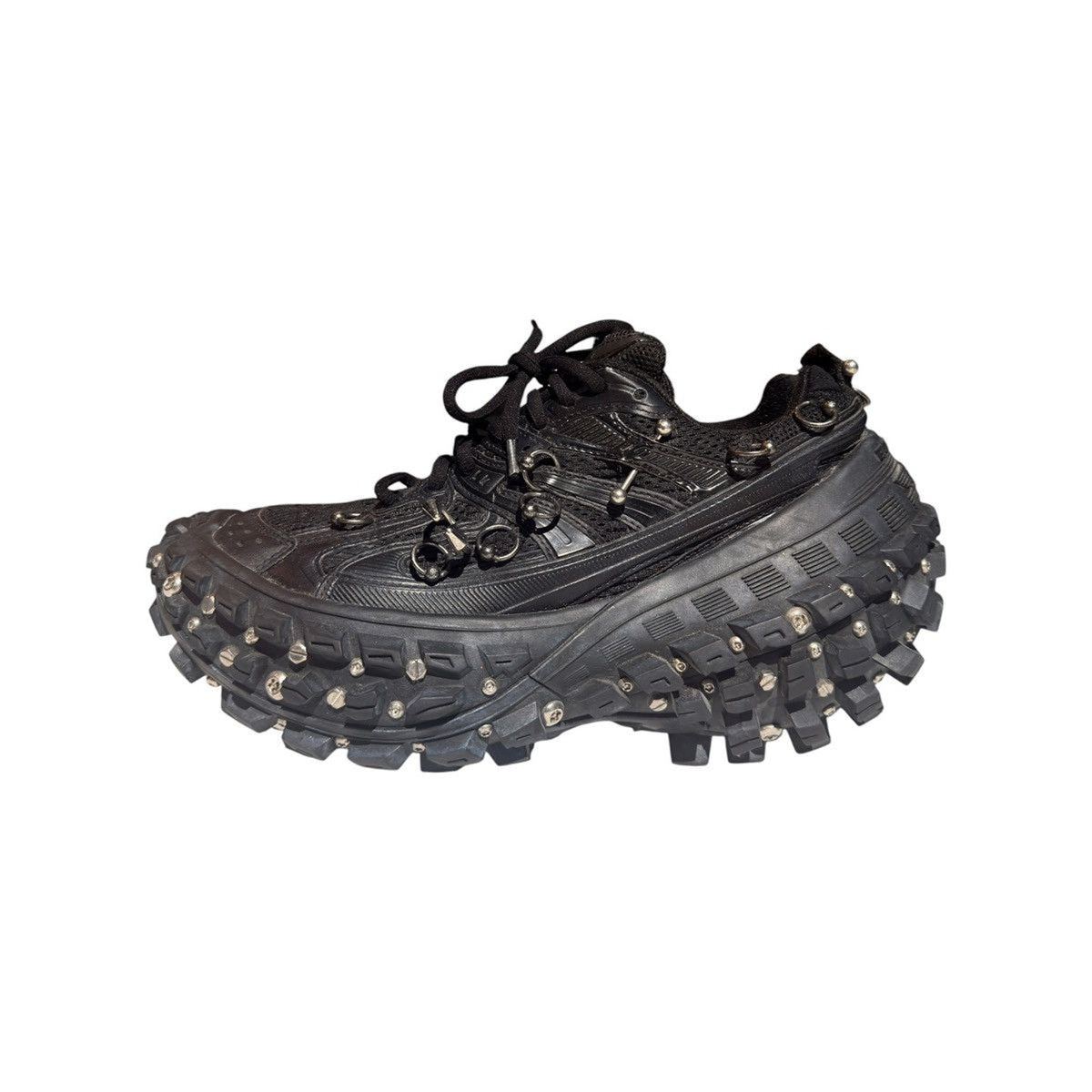 Pierced bouncer sneaker