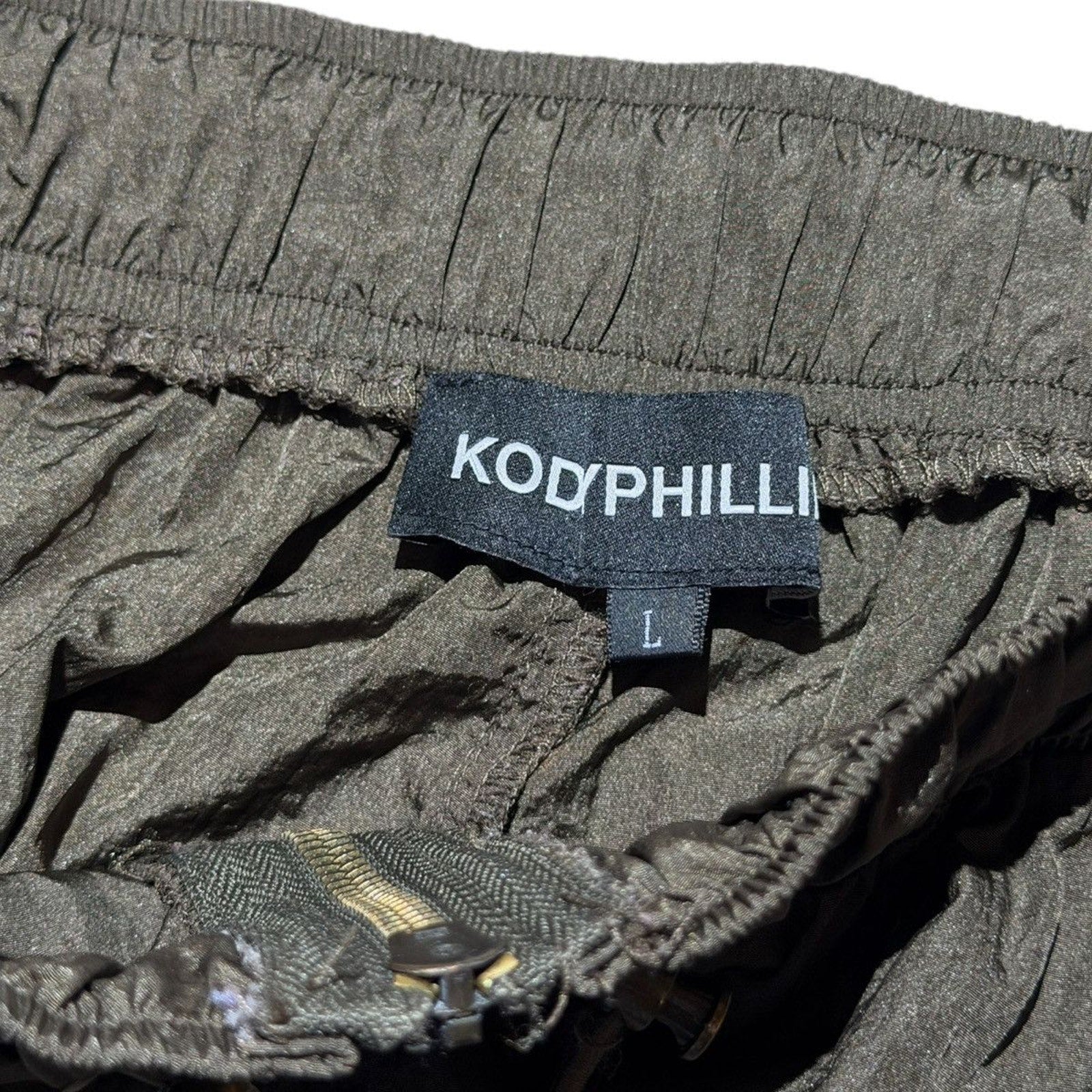 Adjustable waist 6 pocket cargo pant