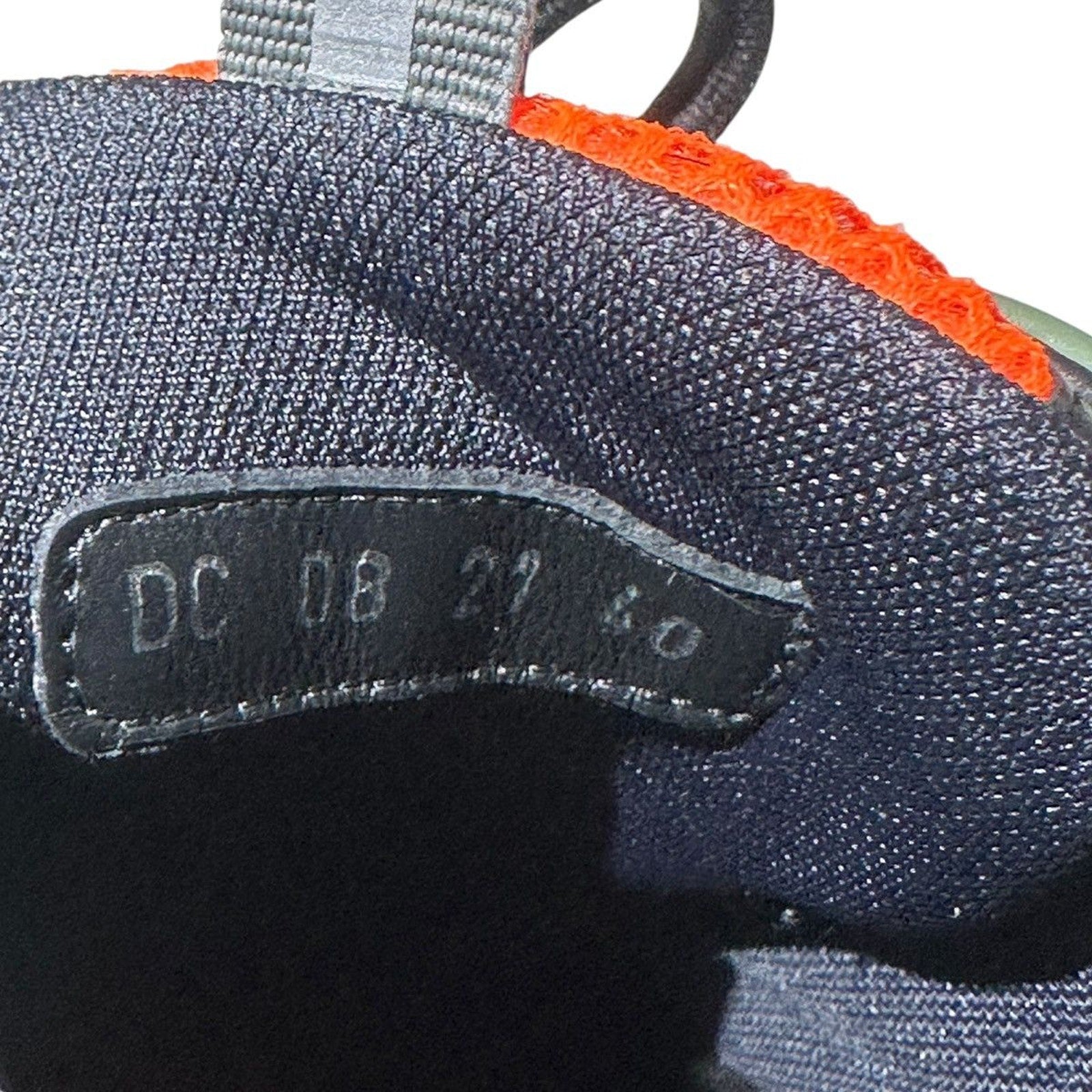 B22 runner sneaker green orange