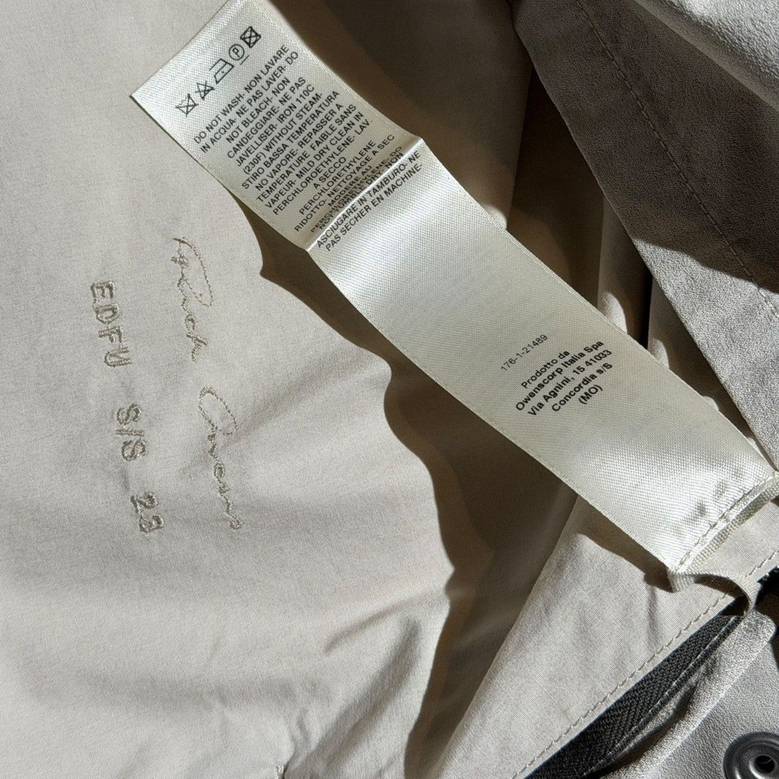 SS23 Edfu snap front strap shirt