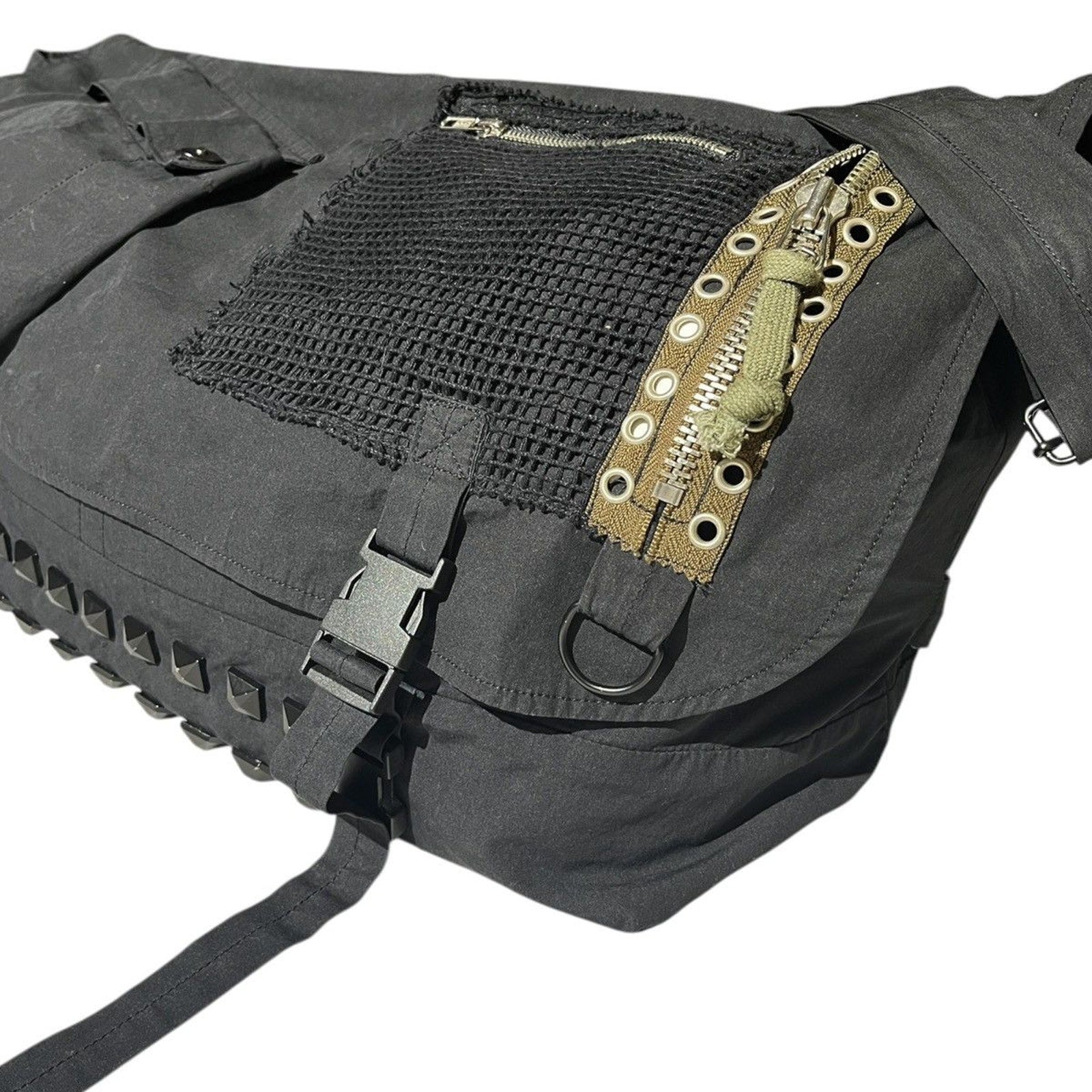 SS06 “T” studded cargo multistrap mesh layer bag