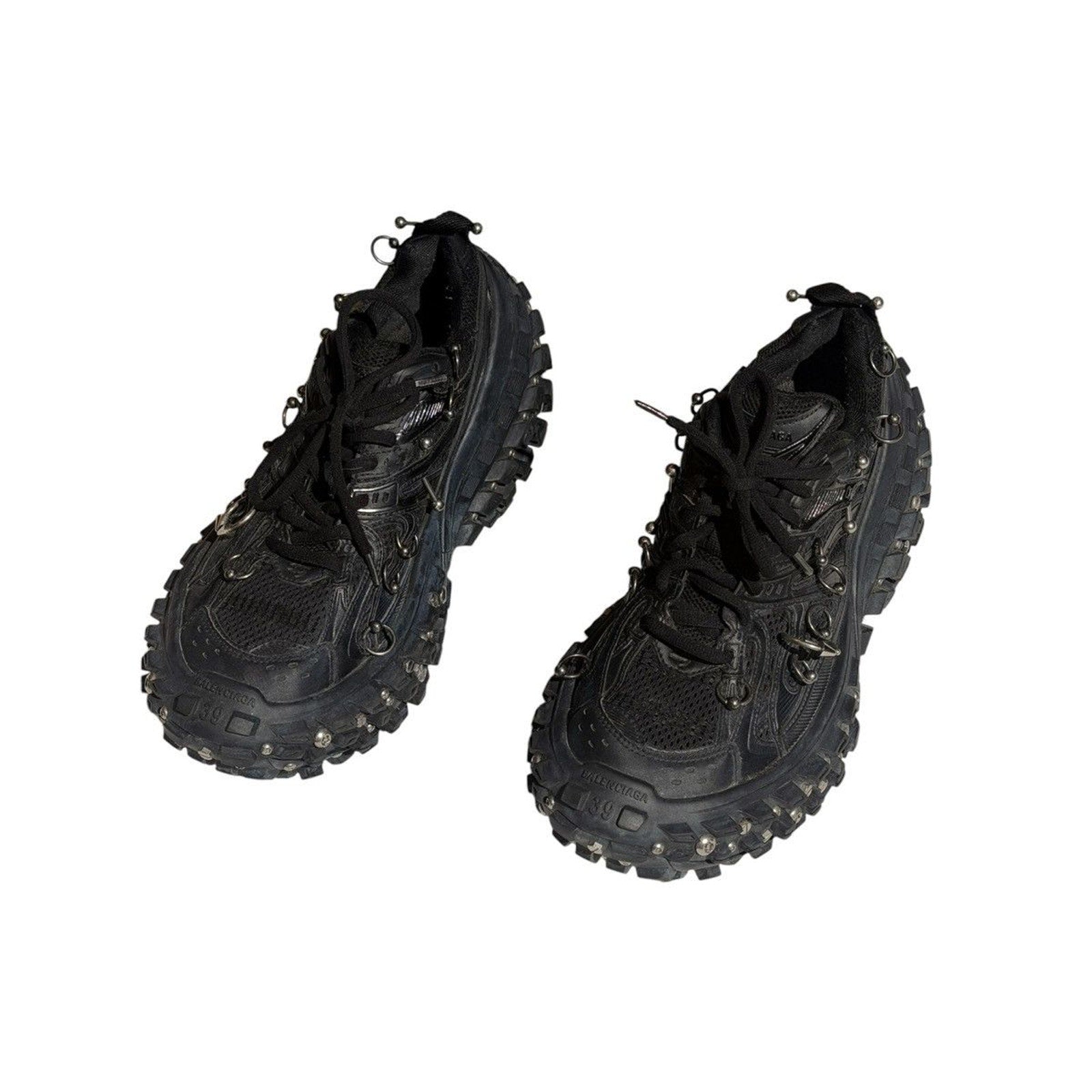 Pierced bouncer sneaker