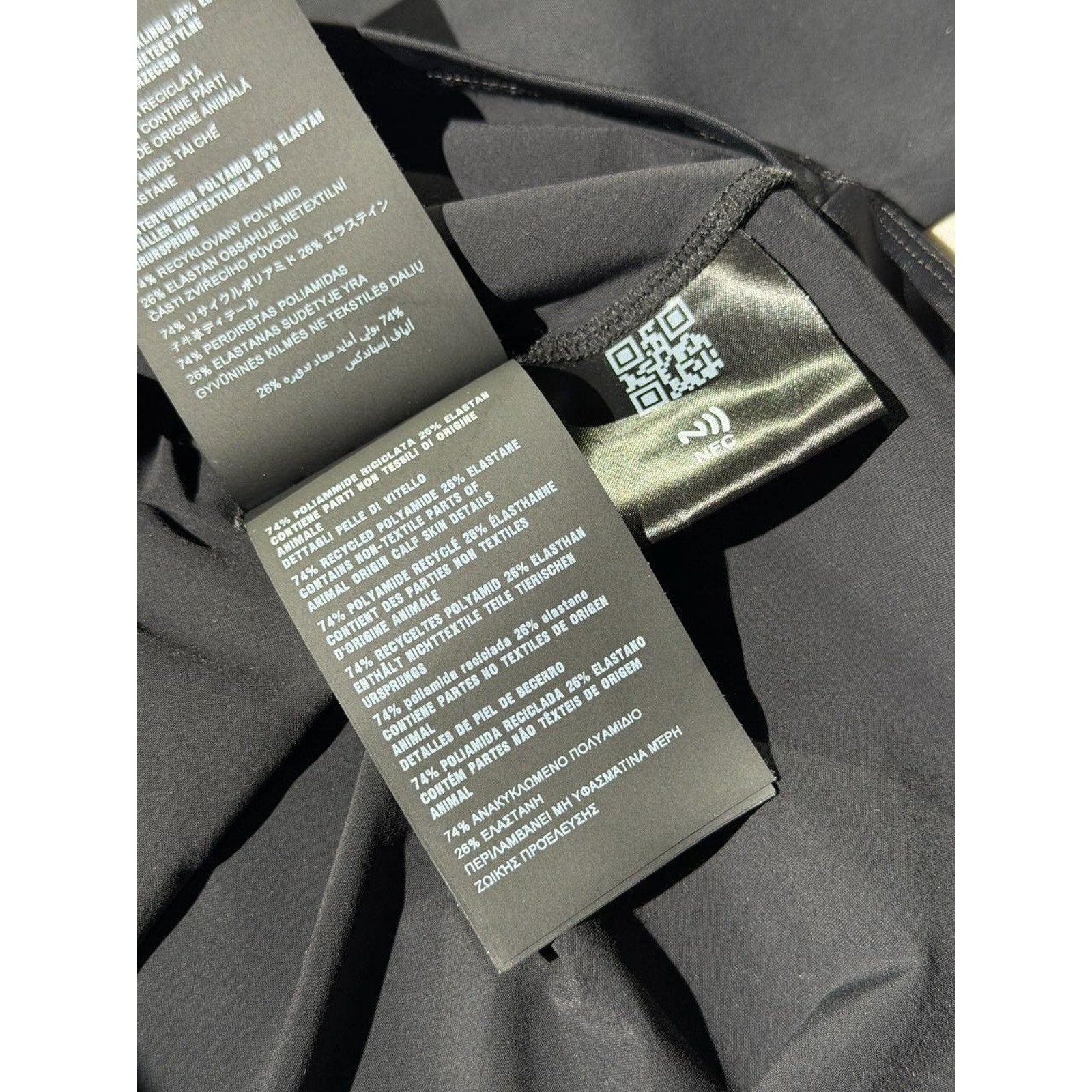 Tech fabric stretch logo neck top