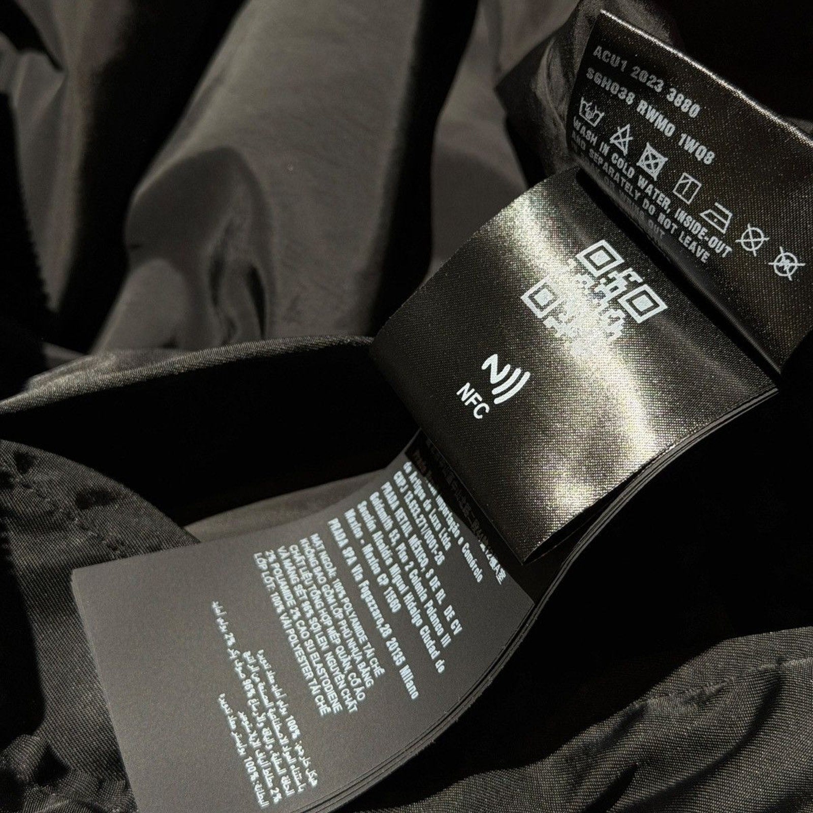 Renylon essential metal logo bomber