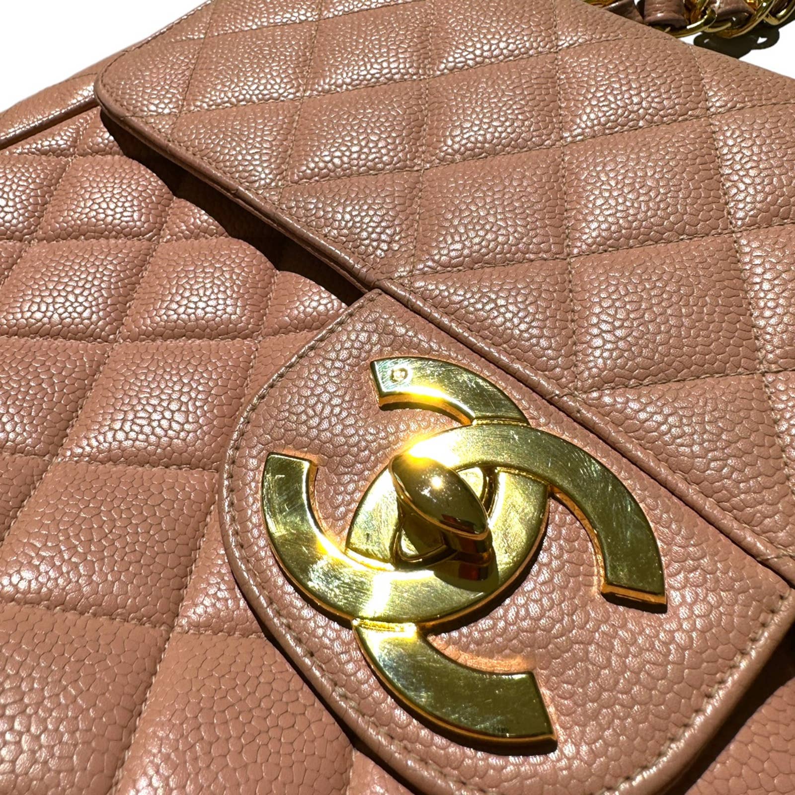 Classic jumbo caviar quilted bag